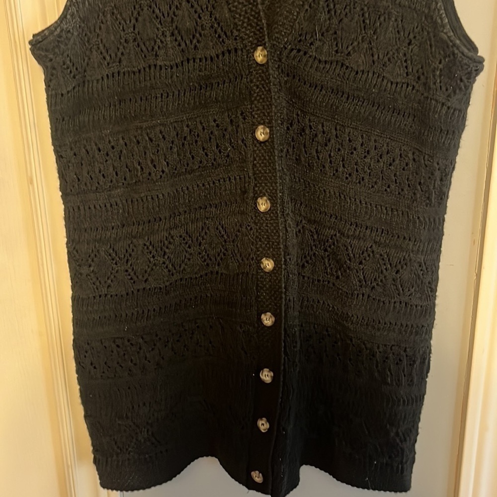 BLACK button up sleeveless cardigan - Picture 4 of 11